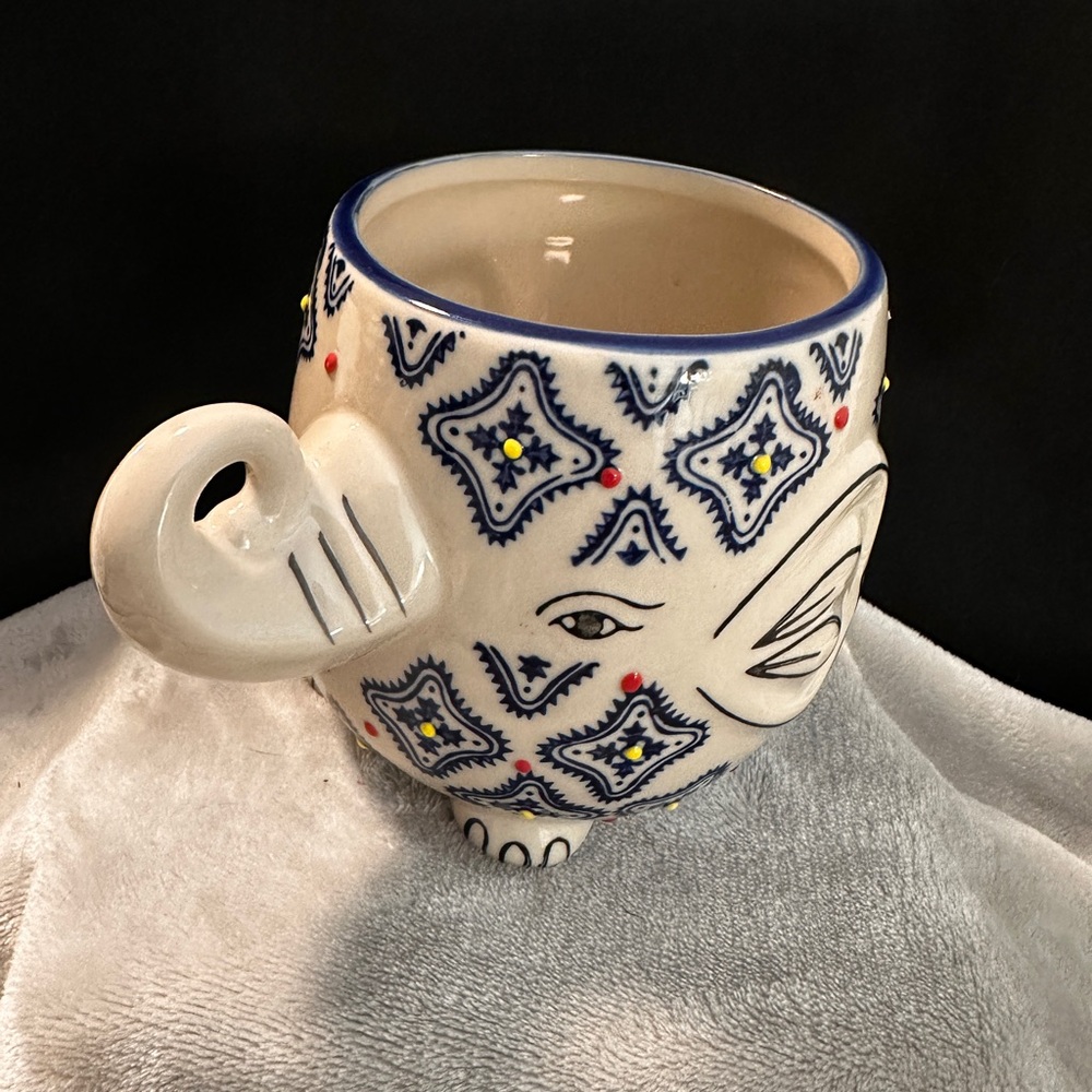 💜🐘Elephant Design Ceramic Mug - Blue and Cream‎